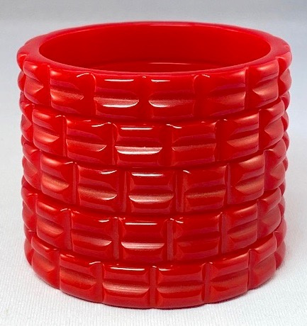 BB173 quilt carved bright red bakelite bangles